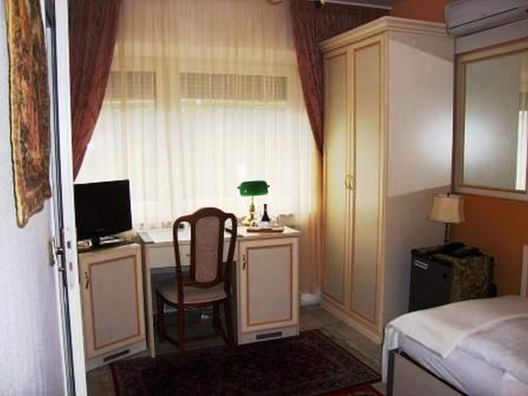 Haus Mooren, Hotel Garni Düsseldorf Buitenkant foto
