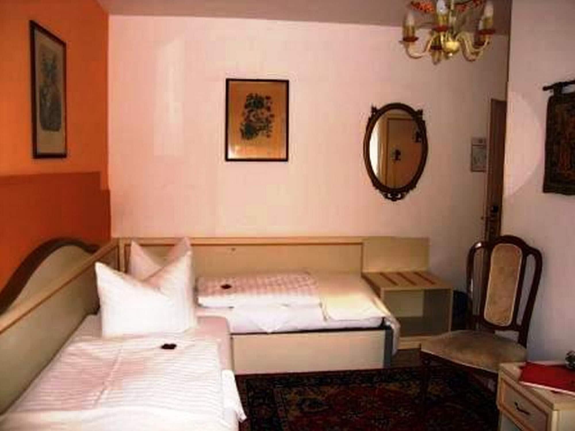 Haus Mooren, Hotel Garni Düsseldorf Buitenkant foto