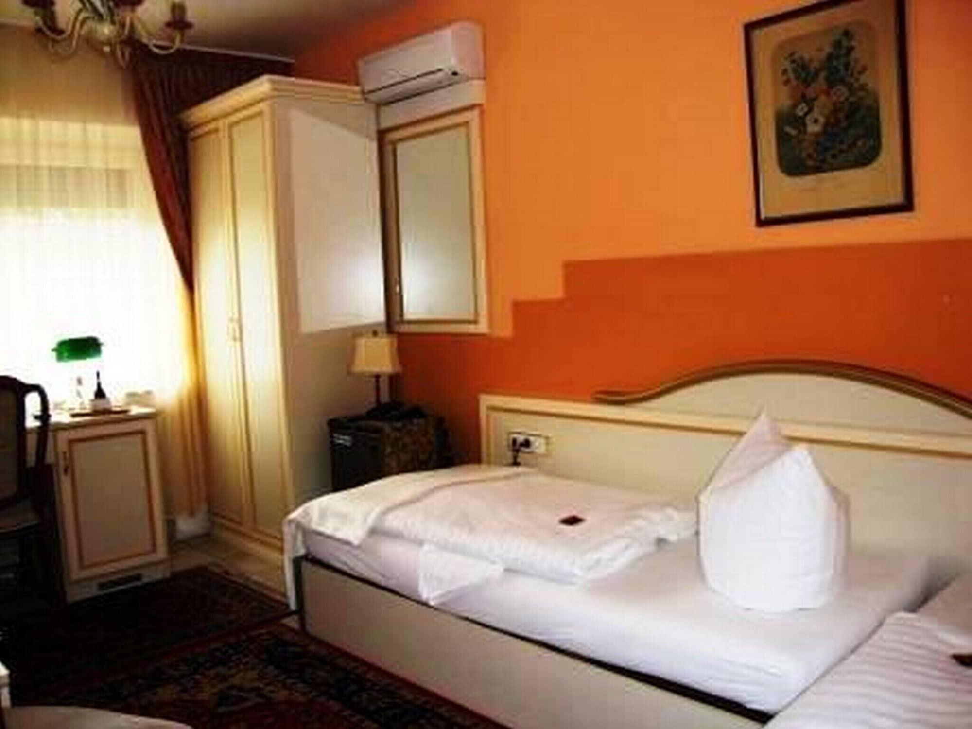 Haus Mooren, Hotel Garni Düsseldorf Buitenkant foto