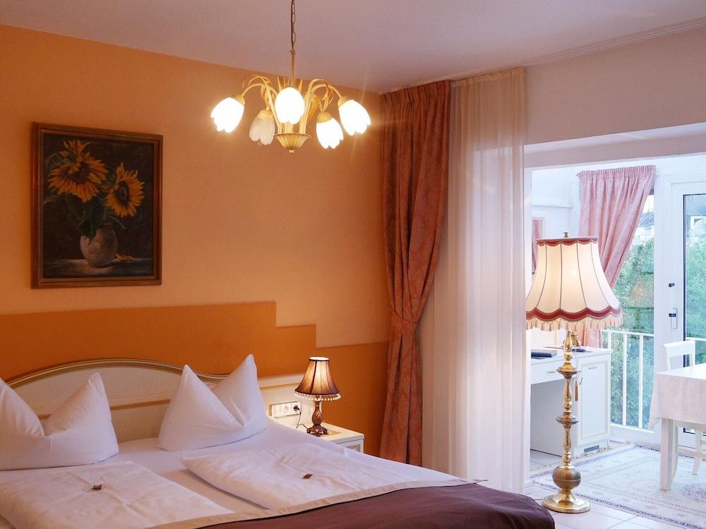 Haus Mooren, Hotel Garni Düsseldorf Buitenkant foto